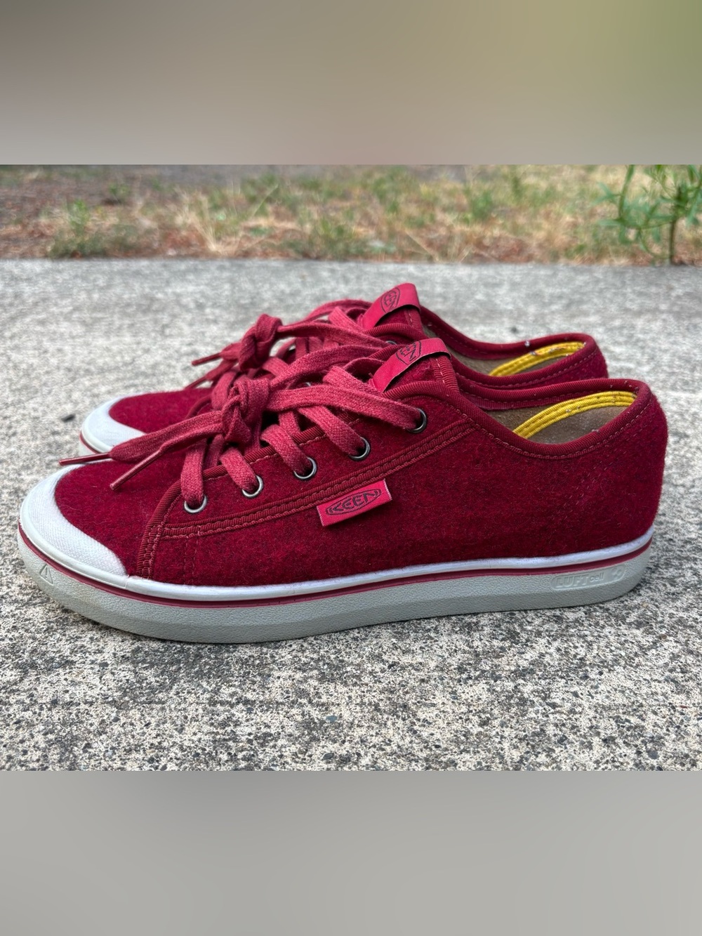 KEEN Elsa Lite Felt Red Wool Sneakers Women’s Size 8 Comfort Shoes